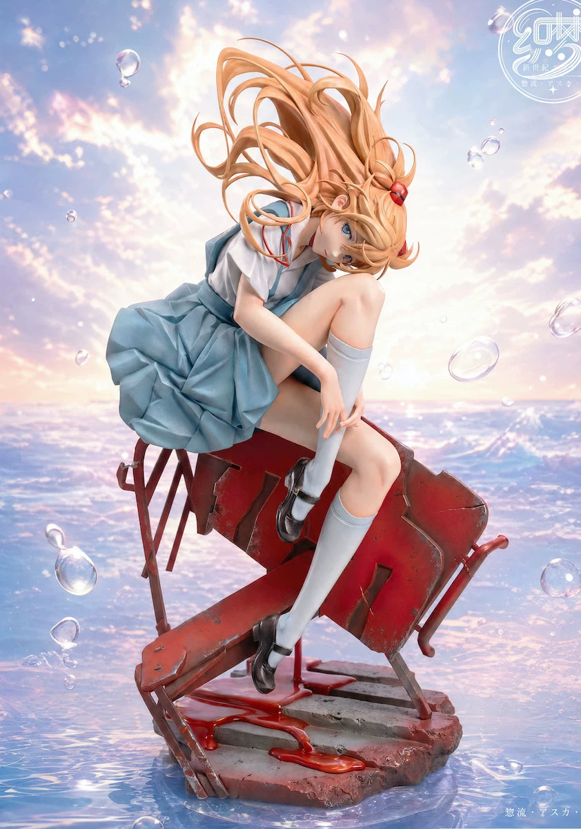 Asuka Langley Soryu Resin Statue – Vista 3/4 sinistra uniforme scolastica azzurra capelli al vento