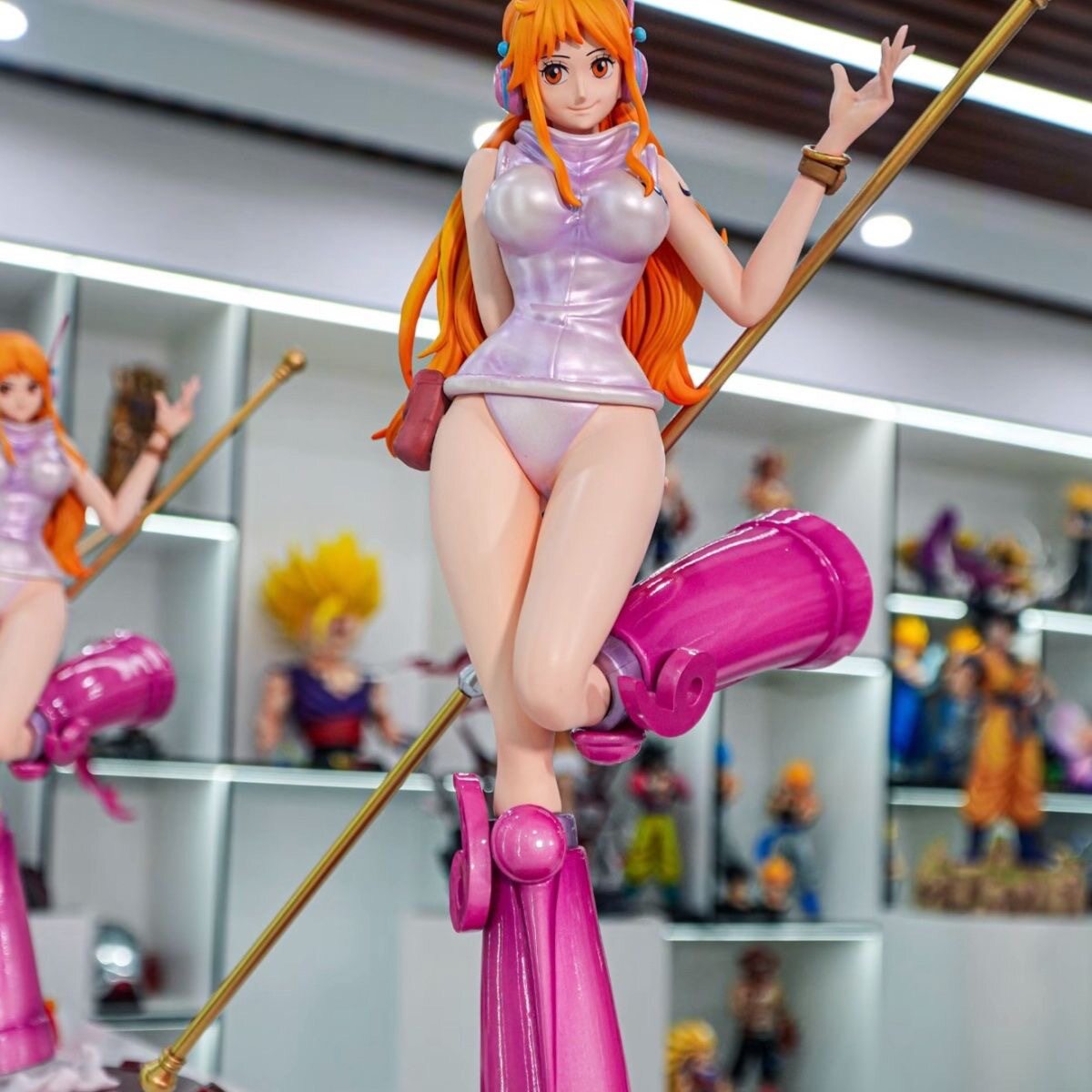 One Piece Nami Egghead Future Island XL Selection 35 cm con Base