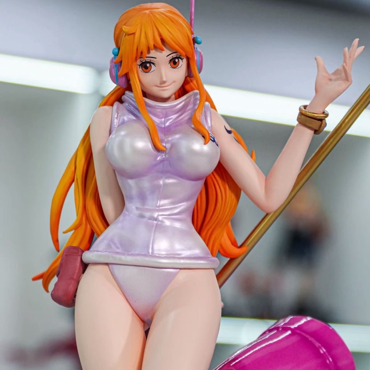 One Piece Nami Egghead Future Island XL Selection 35 cm con Base