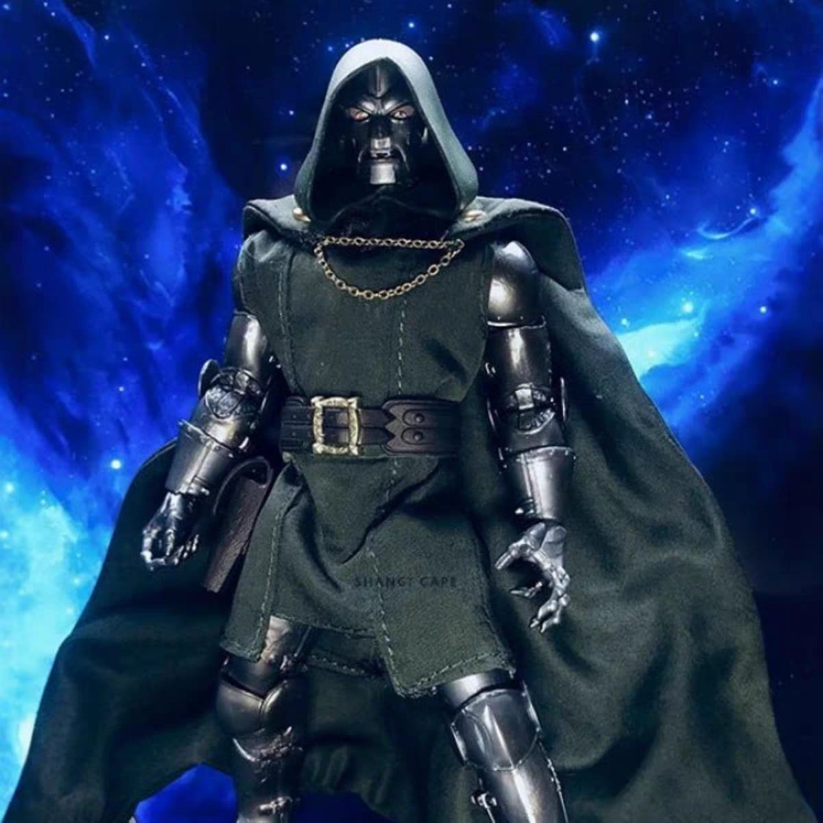 Doctor Doom Victor Von Doom Variable Heroes Marvel Avengers: Doomsday 34 cm