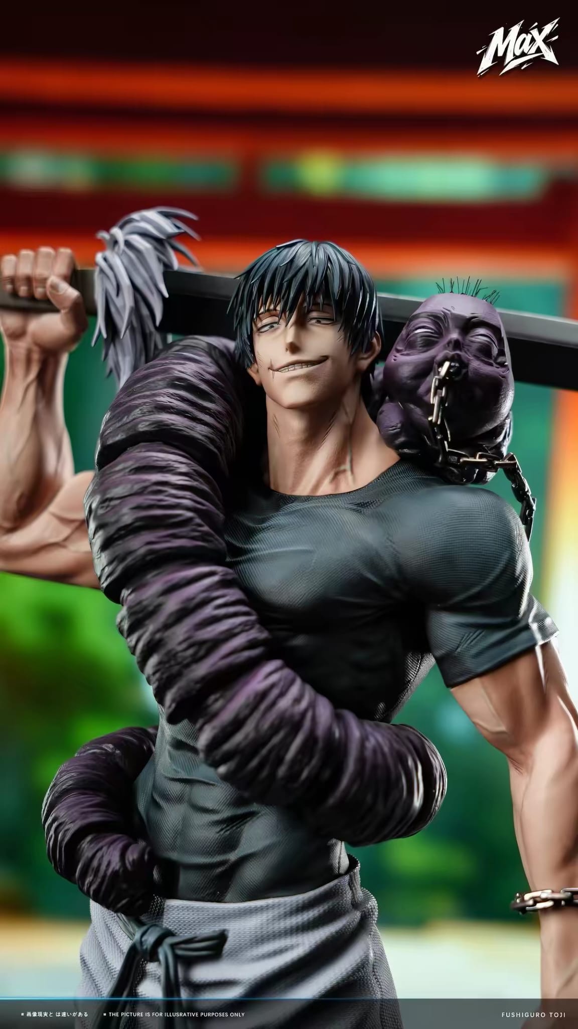 Primo piano della statua di Toji Fushiguro sorridente con cicatrice sul labbro e maledizione avvolta sulle spalle - MAX Studio FiguresZone