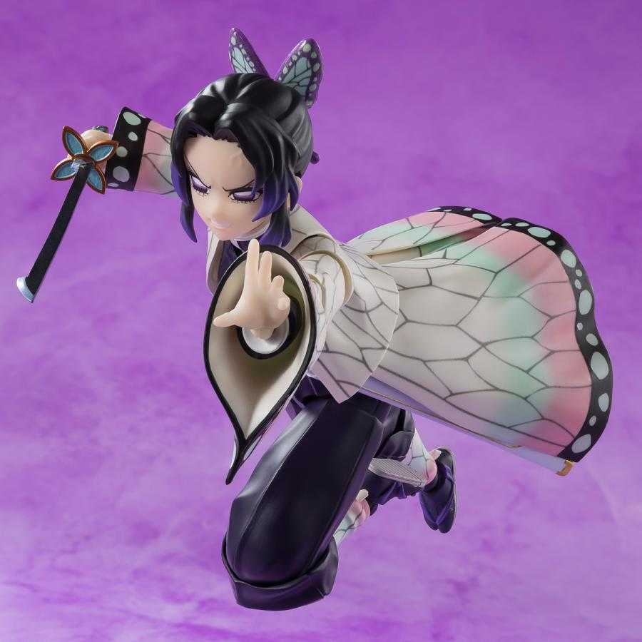 Action figure Bandai S.H. Figuarts Demon Slayer Shinobu Kocho con accessori