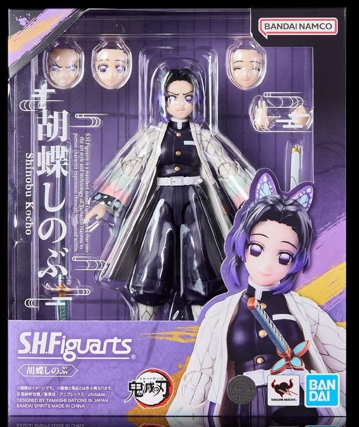 Action figure Bandai S.H. Figuarts Demon Slayer Shinobu Kocho con accessori